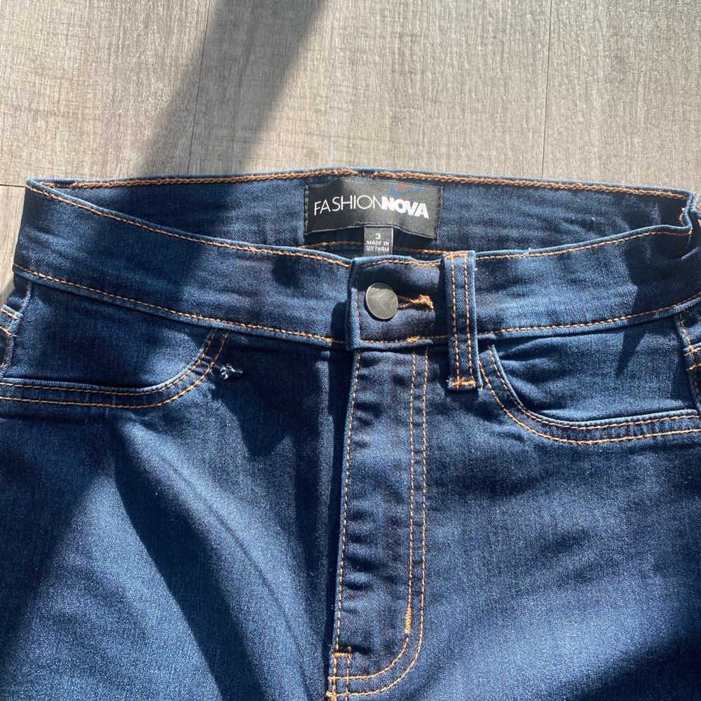 FASHION NOVA SKINNY JEANS